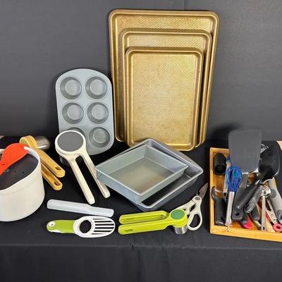 Baking And Utensils-Joseph Joseph , Made By design, Chicago Metalic