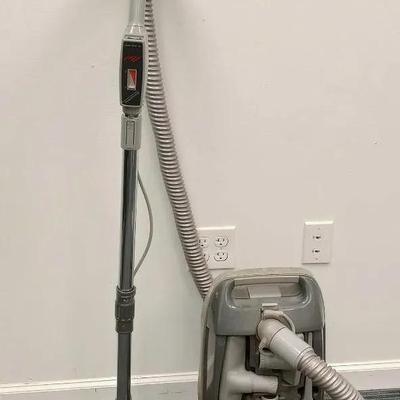 Kenmore Whispertone 5.1 Canister Vacuum with Attachments