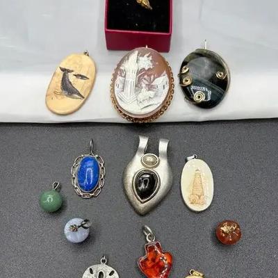 Pendants (Fashion)