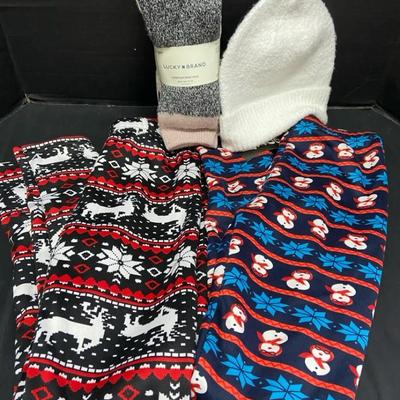 Winter Print Fleece Lined Leggings, Lucky Brand Socks & Knit Hat