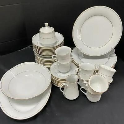 Crown Ming Fine China Classic Gold Set Of 8 With Serving Platter & Bowl