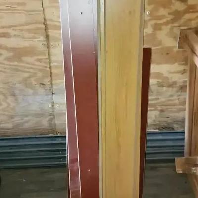 Misc Pieces of Wooden Flooring & Knee Kicker Carpet Stretching Tool