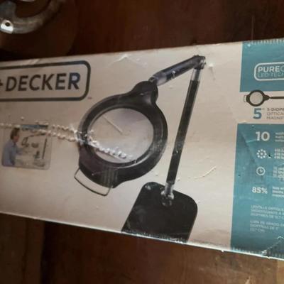 New in Box! Black & Decker Ultra Reach Magnifier Lamp