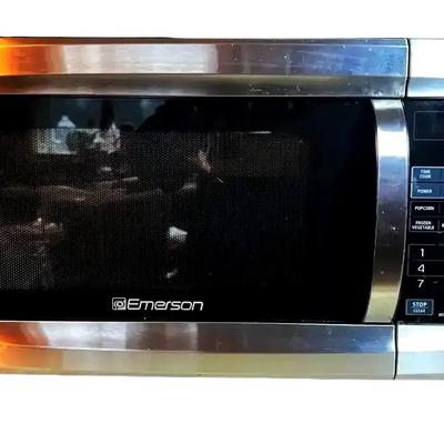 Emerson 1000 Watt Microwave