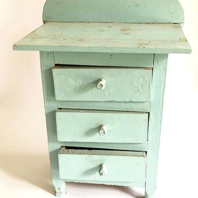 Sale Photo Thumbnail #15: Funky Vtg. sm. 3 dr. chest