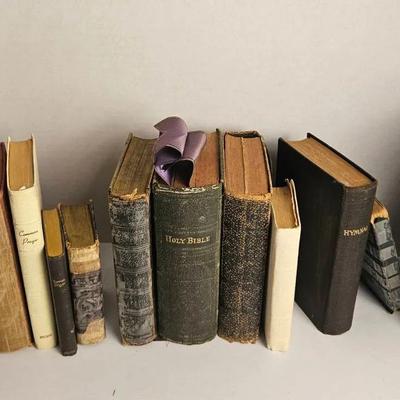 Vintage Holy Bible  And New Testament Psalms And Provebs