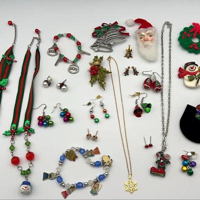 Christmas Jewelry Lot Q.