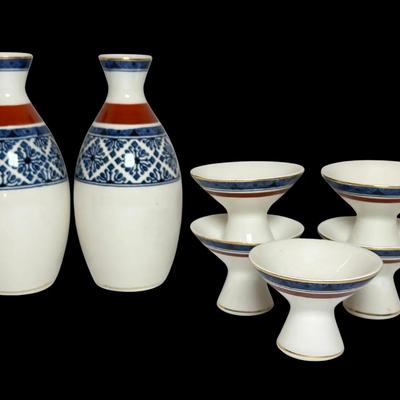 Japanese Porcelain Sake Set – Tokkuri & Ochoko, Mid-20th Century