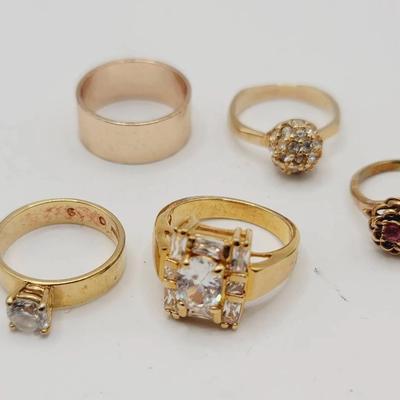 5pc 18k HGE Gold Plate And Gold Tone Cocktail And Accent Ring Set 
