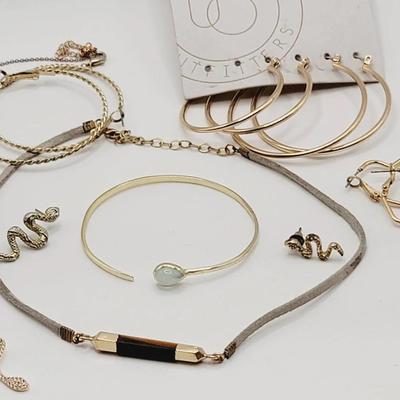 Work Weekend Festival Jewelry Lot Earrings And Necklaces 