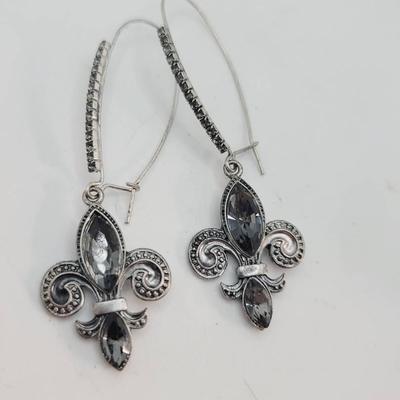 Gorgeous Fleur-de-lis Rhinestone Earrings 