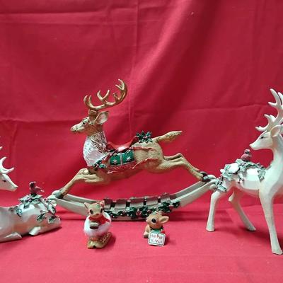 Christmas Reindeer Lot - 5 Figurines 