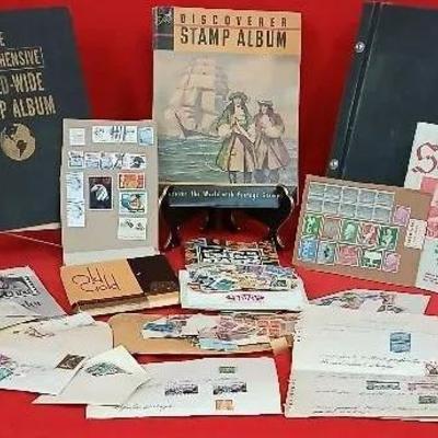 Over 1000+ Vintage Stamps w Collector Books