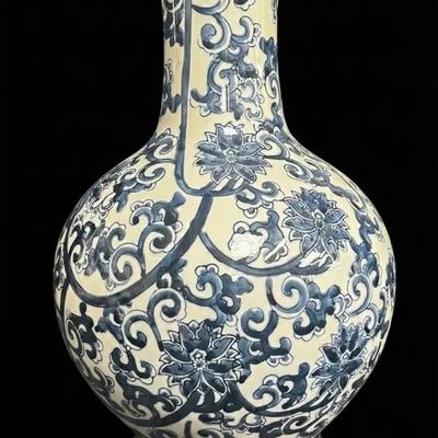 Tianqiuping Style Porcelain Bottle Vase