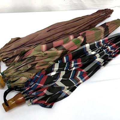 Lot of 3 Vintage Umbrellas – Two Bakelite Handles & One Wood Handle – 1940s–1950s Retro Paraso