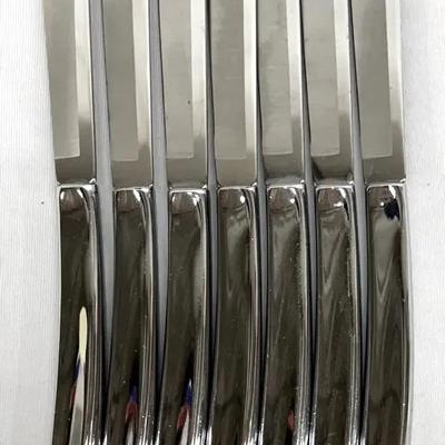 7 Carvel Hall USA Stainless Steak Knives – Modern Curved Handle Design