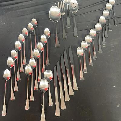 34 Pc Oneida Patrick Henry Utensils Partial Set  