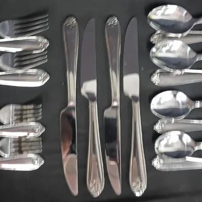20pc Stainless Flatware Set (Fleur-de-Lis Scroll Pattern)