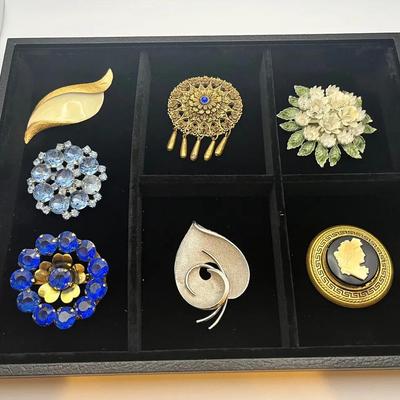 Various Vintage Brooches 
