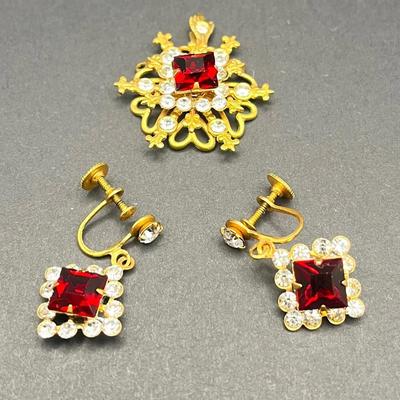 Vintage Gold Toned Pendant With Matching Earrings 