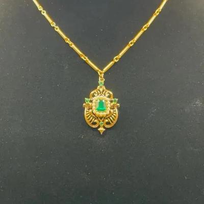 vintage-style gold-tone necklace