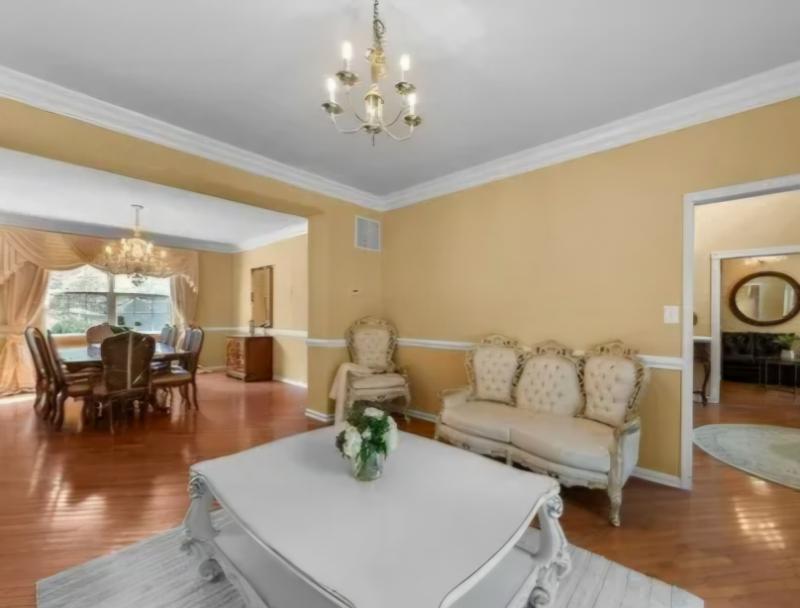 Sale Photo Thumbnail #4