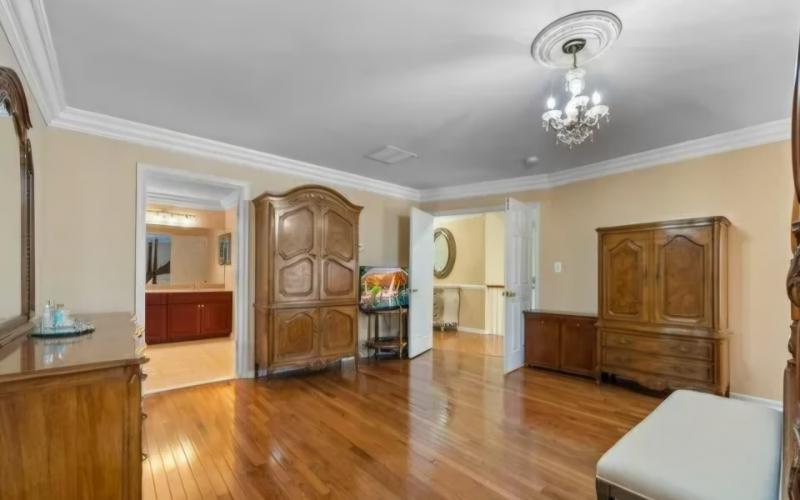 Sale Photo Thumbnail #9