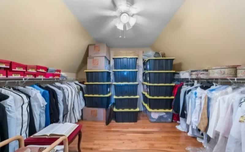 Sale Photo Thumbnail #10