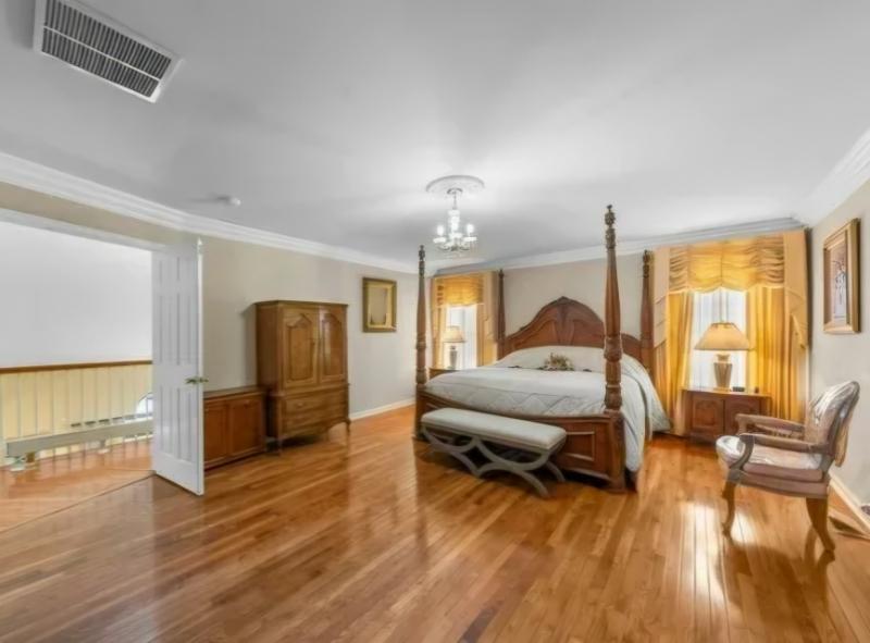 Sale Photo Thumbnail #5