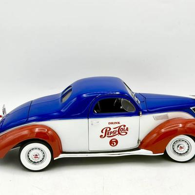 Auto World 1:18 scale diecast model of a 1937 Lincoln Zephyr Coupe in a "Pepsi Cola" livery