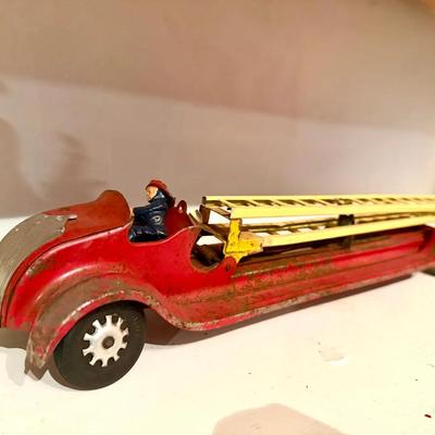vintage Kingsbury pressed steel wind-up aerial ladder fire truck
