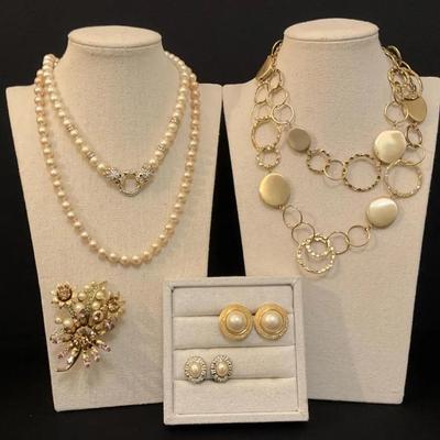 Glamorous Pearls And Gold