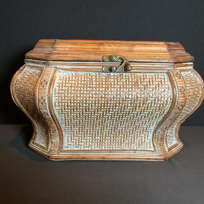 Grande Wicker Box With Latch
