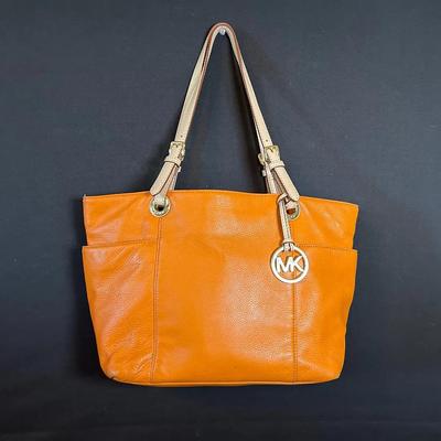 Michael Kors Jet Set Shoulder Bag