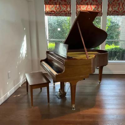 Kawai Piano With Disc IQ and Piano Bench