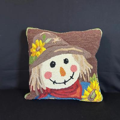 Scarecrow Loop Pillow