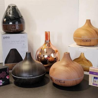 5 Essential Oil Diffusers (2 New In Box) & Essential Oils (SEE DESCRIPTION)