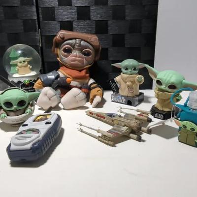 Star Wars Collectibles (Snow Globe, Candy Dispenser, Bobble Head & More) 