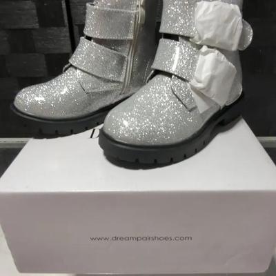 Dream Pair Silvery Sparkle Boots Size 9 Kids 
