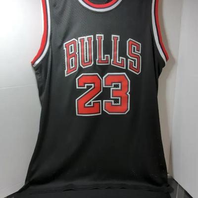 Michael Jordan Chicago Bulls #23 Jersey (Size L)
