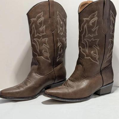 Pointed Toe Women's Cowboy Boots. Size 9 (synthetic, not leather)