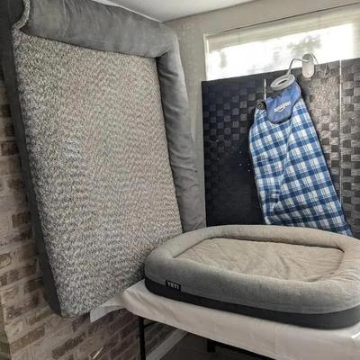 Traveling Yeti Dog Bed & Sleep Pad Used For Pups Amazon Logistics Travel Blanket 