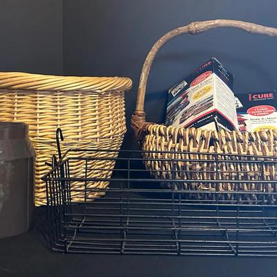 BN649 Baskets & Storage