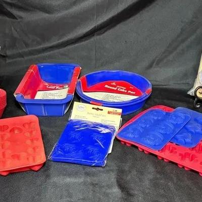 BN925 Various Baking Molds And Cookie Cutters 