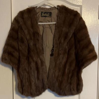 BN827 Garland’s Fur Stole