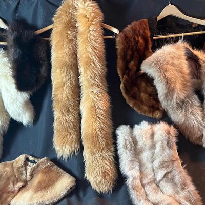 BN685 Box Of Faux Fur Shawls 