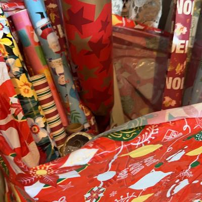 BN723 Christmas Wrapping Paper & Gift Bags