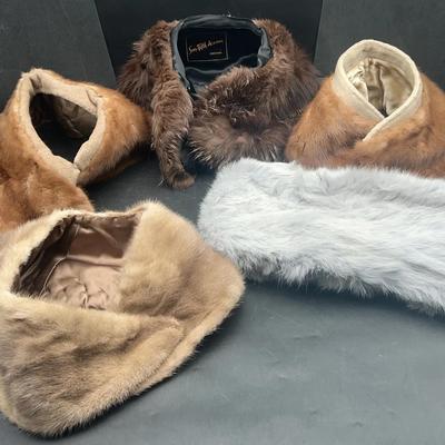 BN880 Fur Neck And Hand Muffs