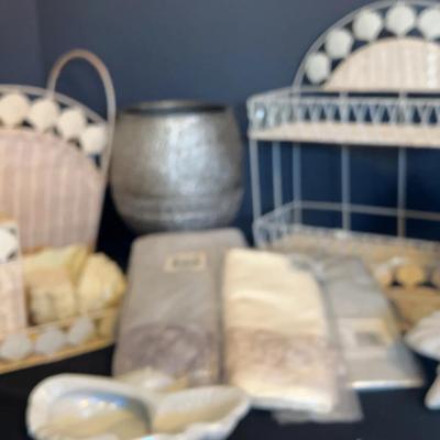 BN670 Bath Furnishings