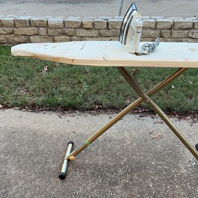 BN994 Ironing Board And Rowenta Iron